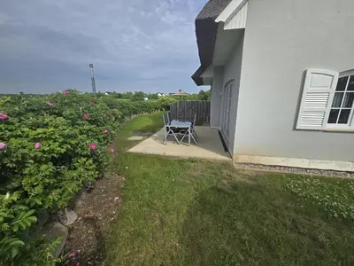 Ein Garten an der Unterkunft Neu! Strandnah bis 6 Pers Haus B
