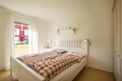 Ein Bett oder Betten in einem Zimmer der Unterkunft Ferienwohnung Strandnest Sierksdorf